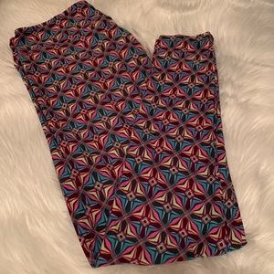 LuLaRoe Tall & Curvy Leggings